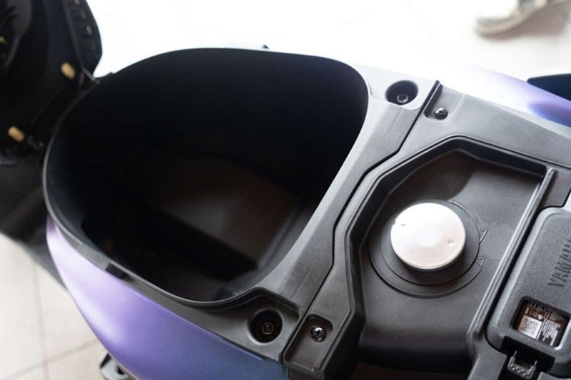 Cốp dưới yên dung tích 18,3 lít, đủ để chứa mũ bảo hiểm và nhiều vật dụng cá nhân